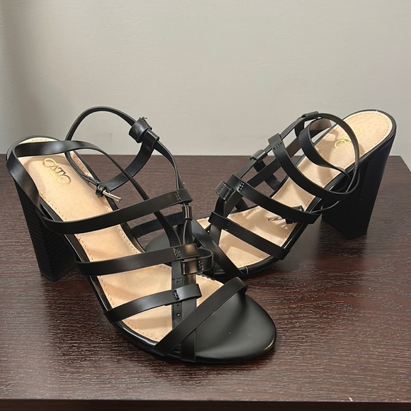 Black Heel - Picture 1 of 3